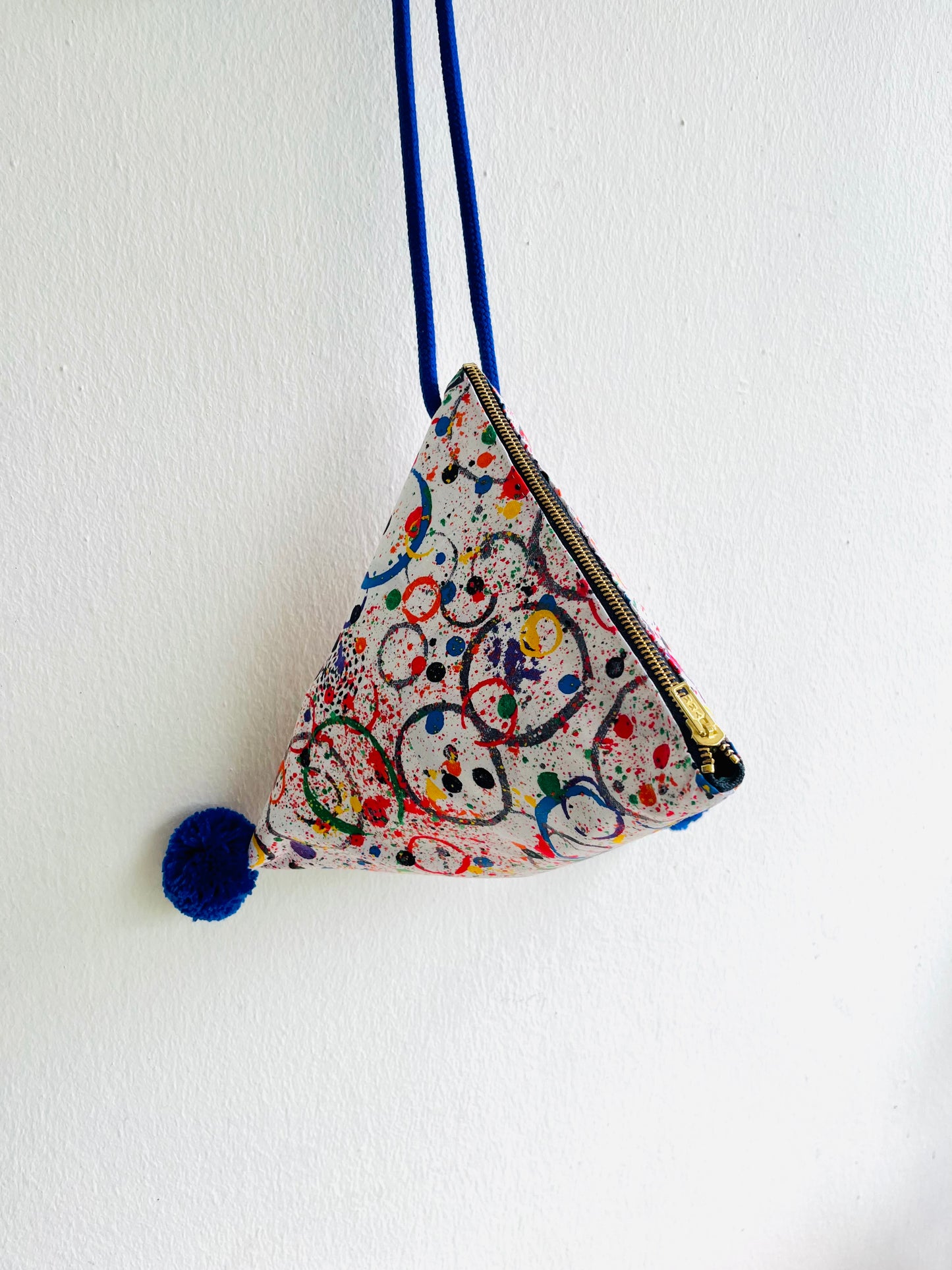 Origami dumpling bag , colorful triangle bag , pom pom fabric eco bag , handmade gift idea | El mundo de Miró - Jiakuma