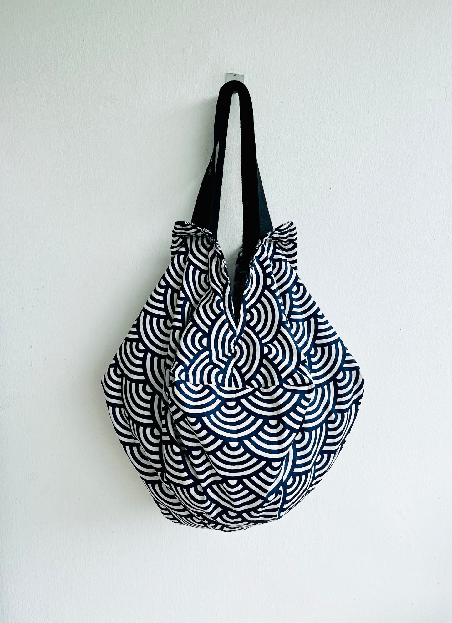 Origami sac bag , reversible Japanese inspired bag , eco friendly fabric bag , shoulder handmade bag | Blanco y Negro - Jiakuma