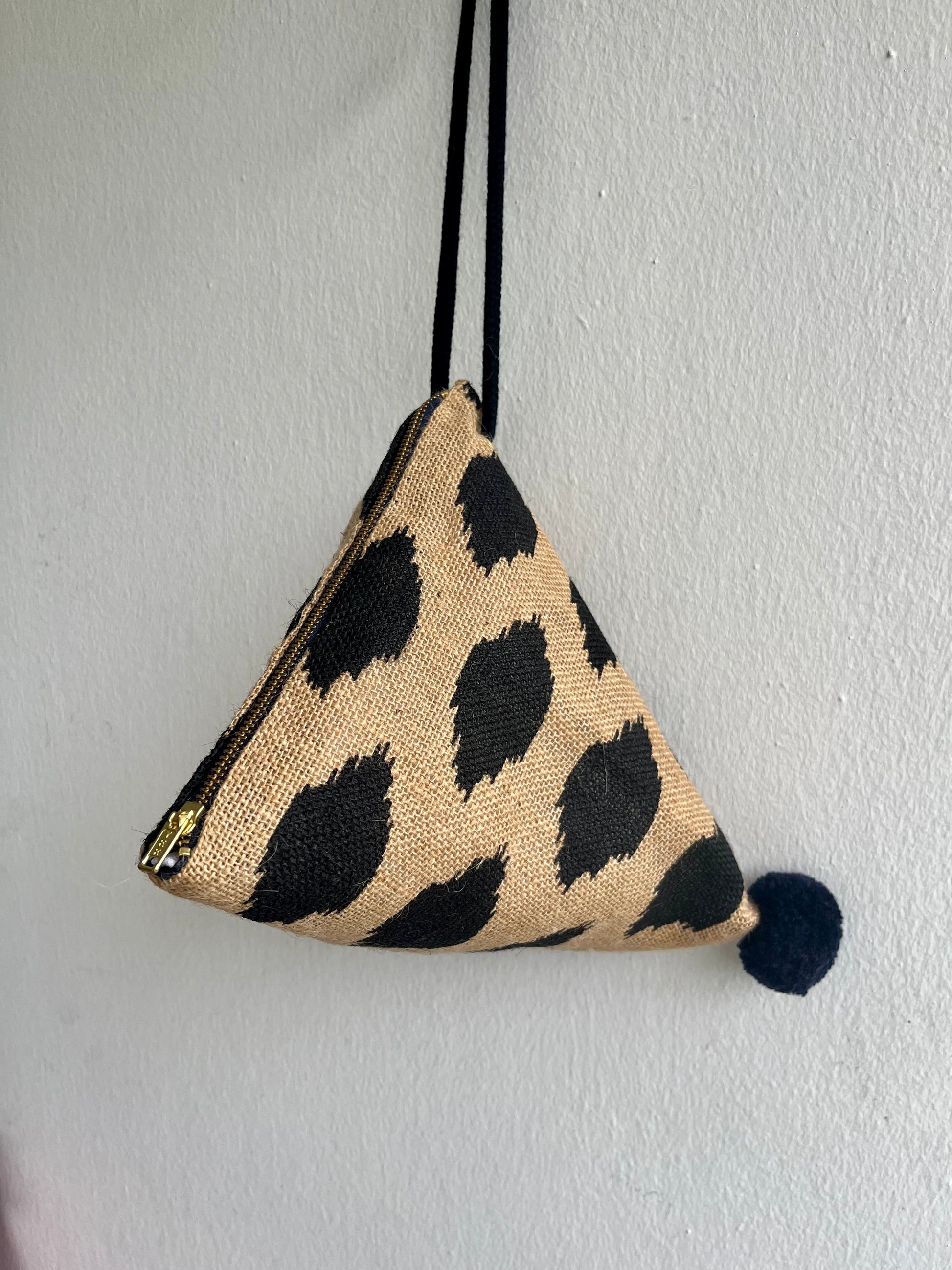 Origami dumpling bag , eco friendly small triangle bag , jute cool jute bag , fun pom pom bag | Take me to the market - Jiakuma