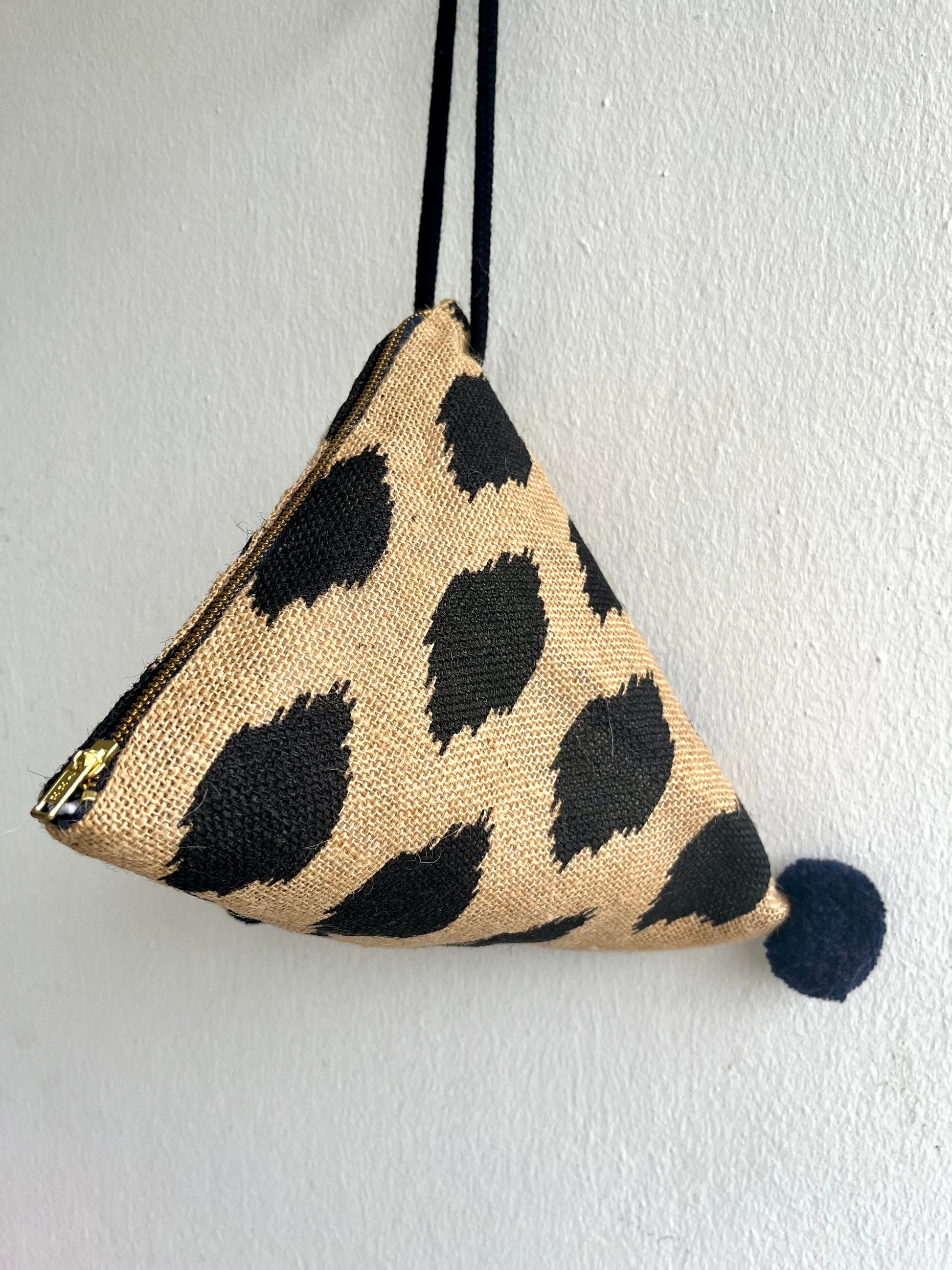 Origami dumpling bag , eco friendly small triangle bag , jute cool jute bag , fun pom pom bag | Take me to the market - Jiakuma