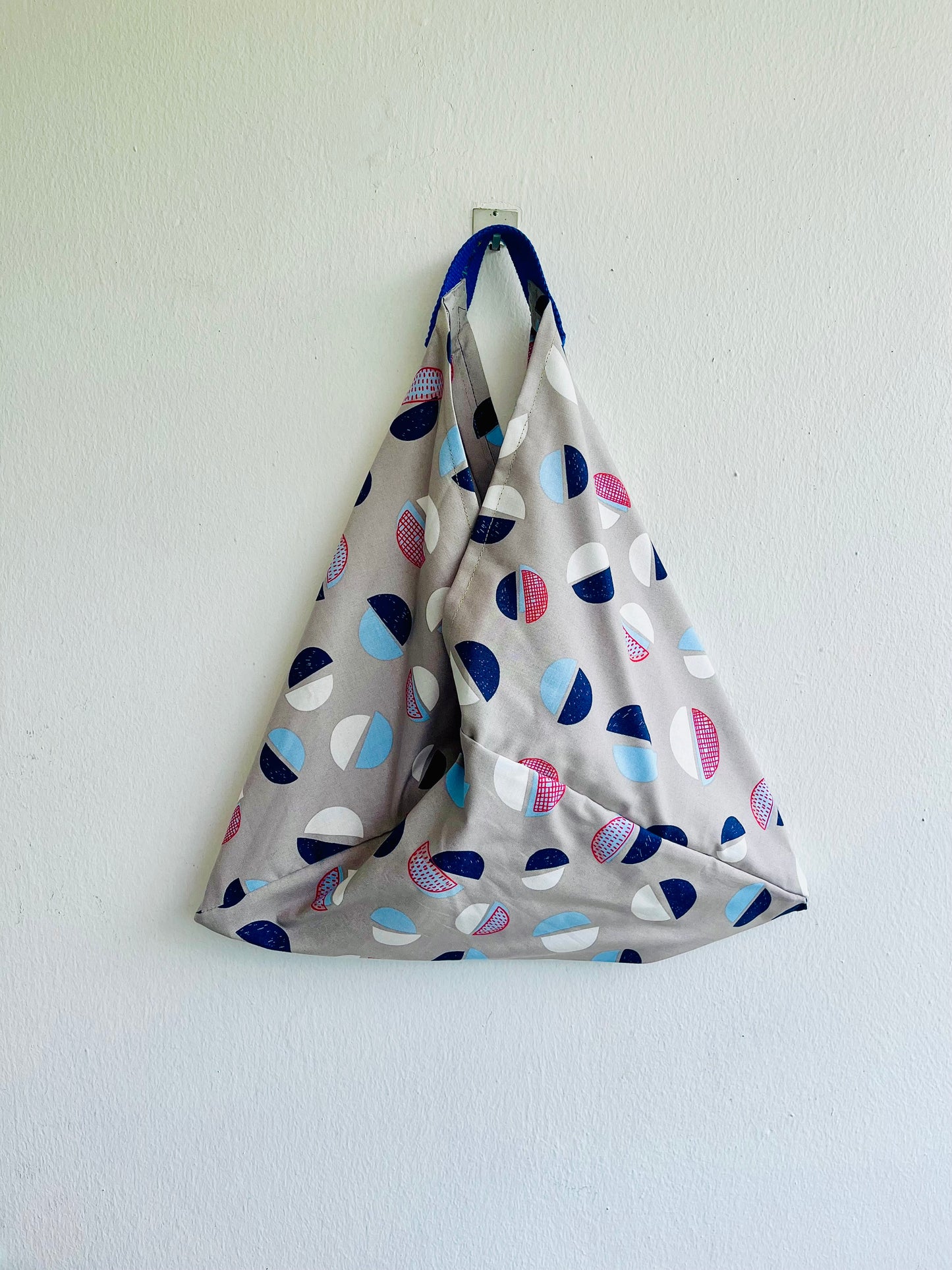 Origami bento bag , triangle tote bag , Japanese inspired fabric bag , eco friendly  minimalist bag  , bento tote | Planetarian  geometries