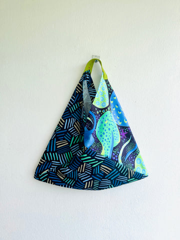 Origami bento bag , fabric tote bag , Japanese triangle bag , eco friendly shoulder bag | Medusas