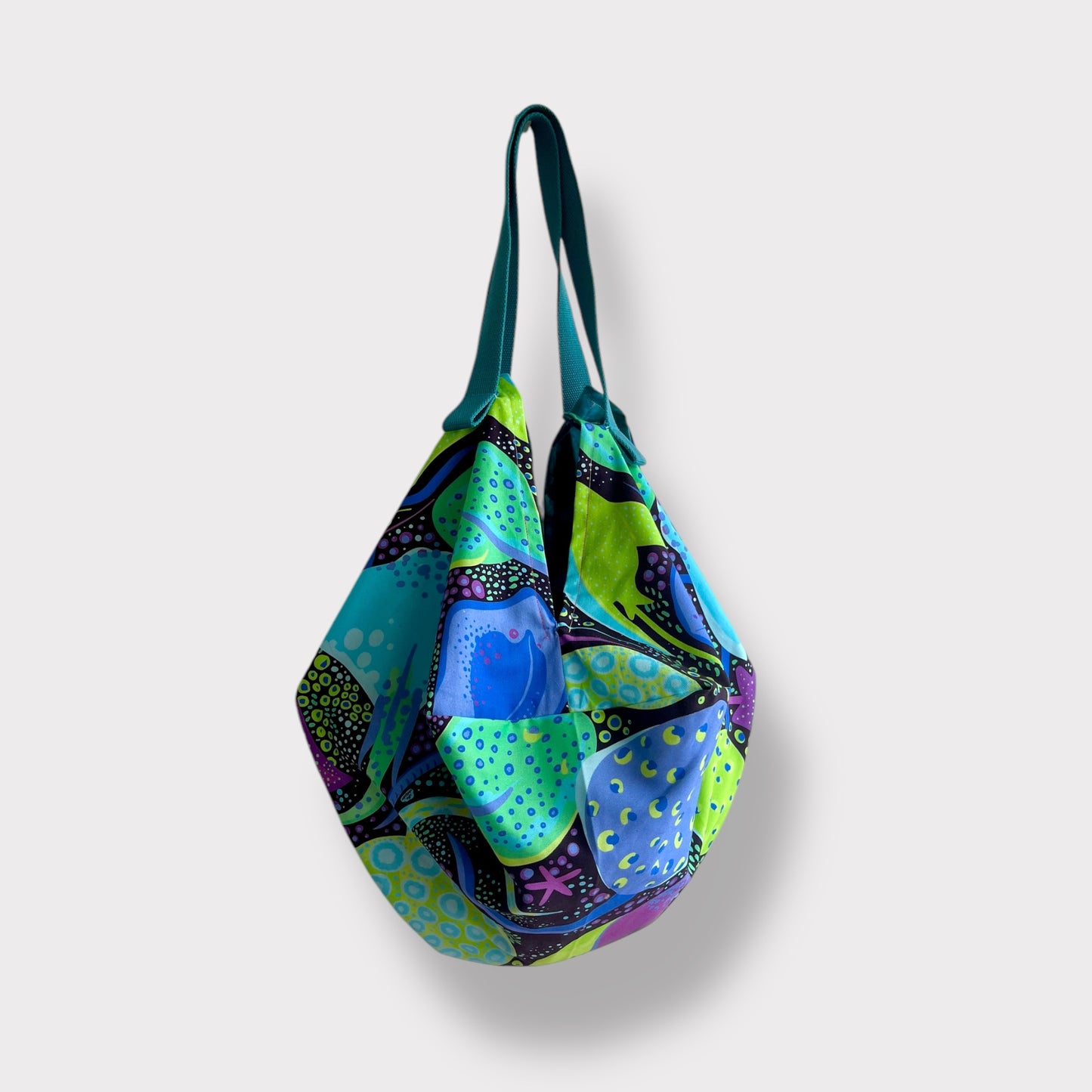 Origami sac bag , shoulder fabric reversible bag , Japanese inspired colorful bag , eco friendly large sac bag | A beautiful underwater world