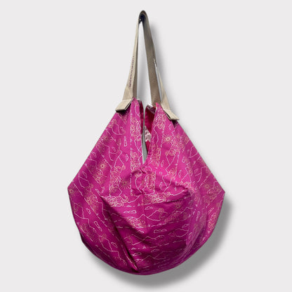 Mariko sac bag | Gold leopard running in a pink field - Jiakuma