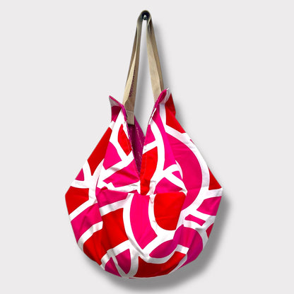 Mariko sac bag | Gold leopard running in a pink field - Jiakuma