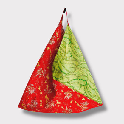 Bento bag | Red dragons flying over green fields with golden sparkles - Jiakuma