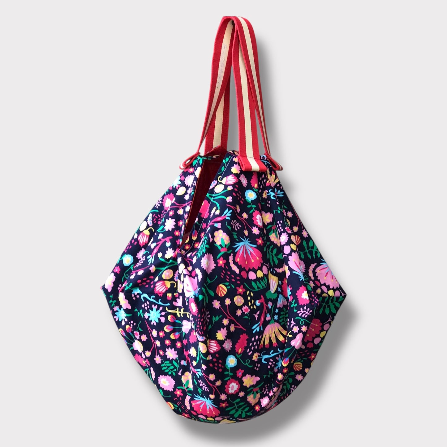 Mariko sac bag | Autumn garden in Sydney