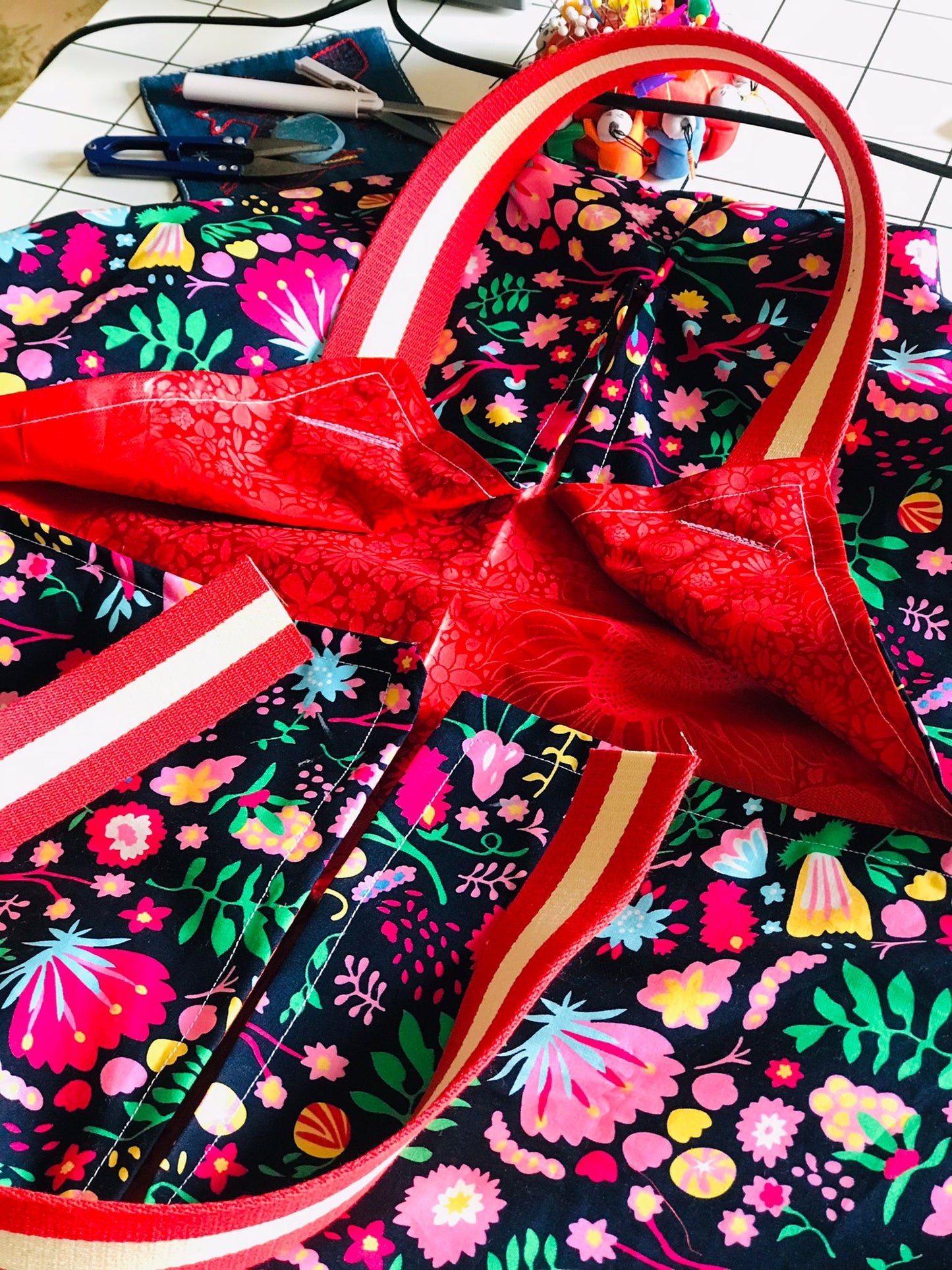 Mariko sac bag | Autumn garden in Sydney