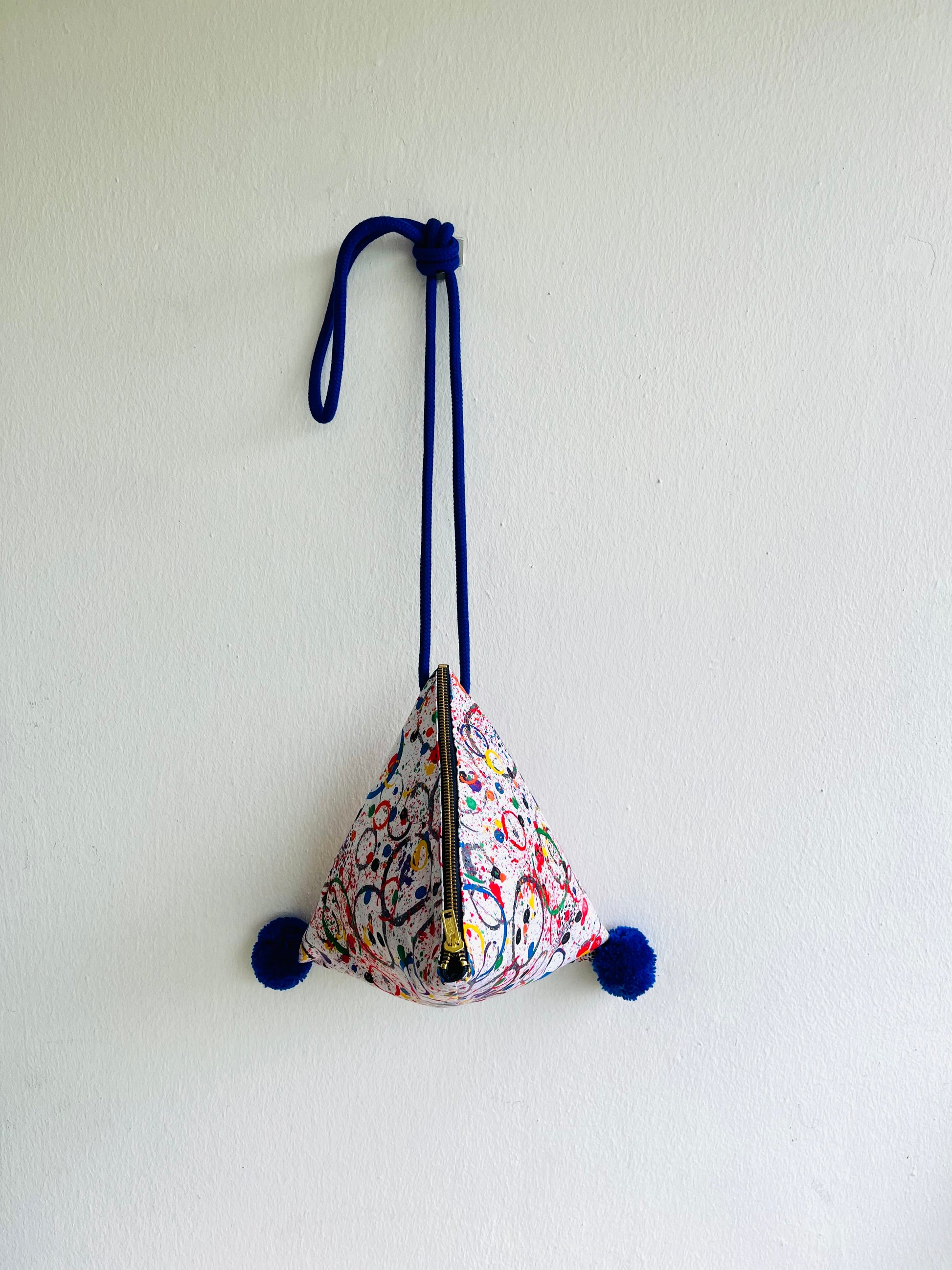 Origami dumpling bag , colorful triangle bag , pom pom fabric eco bag , handmade gift idea | El mundo de Miró - Jiakuma