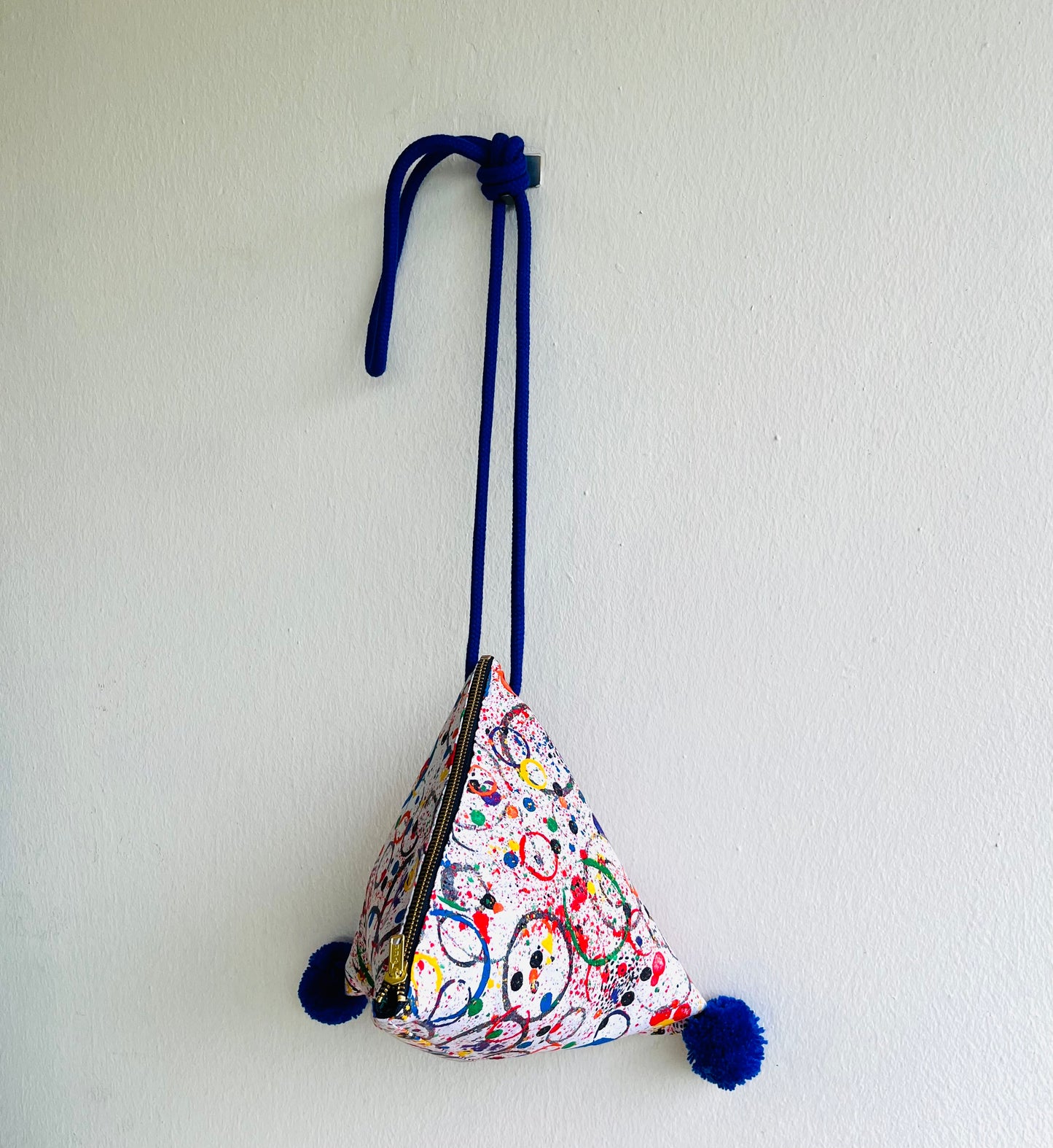 Origami dumpling bag , colorful triangle bag , pom pom fabric eco bag , handmade gift idea | El mundo de Miró - Jiakuma