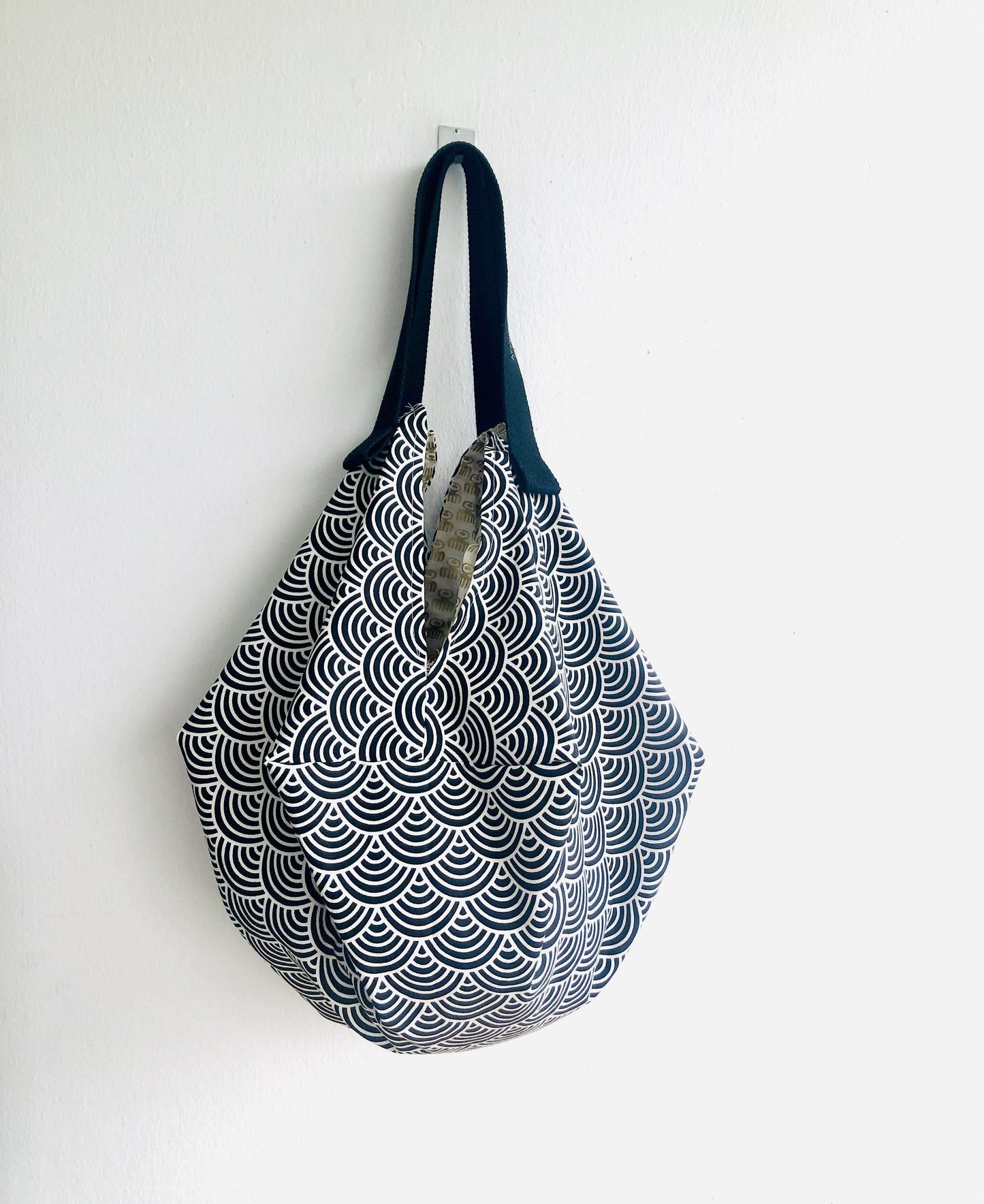 Japanese inspired bag , Japanese wave print fabric handmade sac bag , reversible eco bag | Waves & Gold - Jiakuma