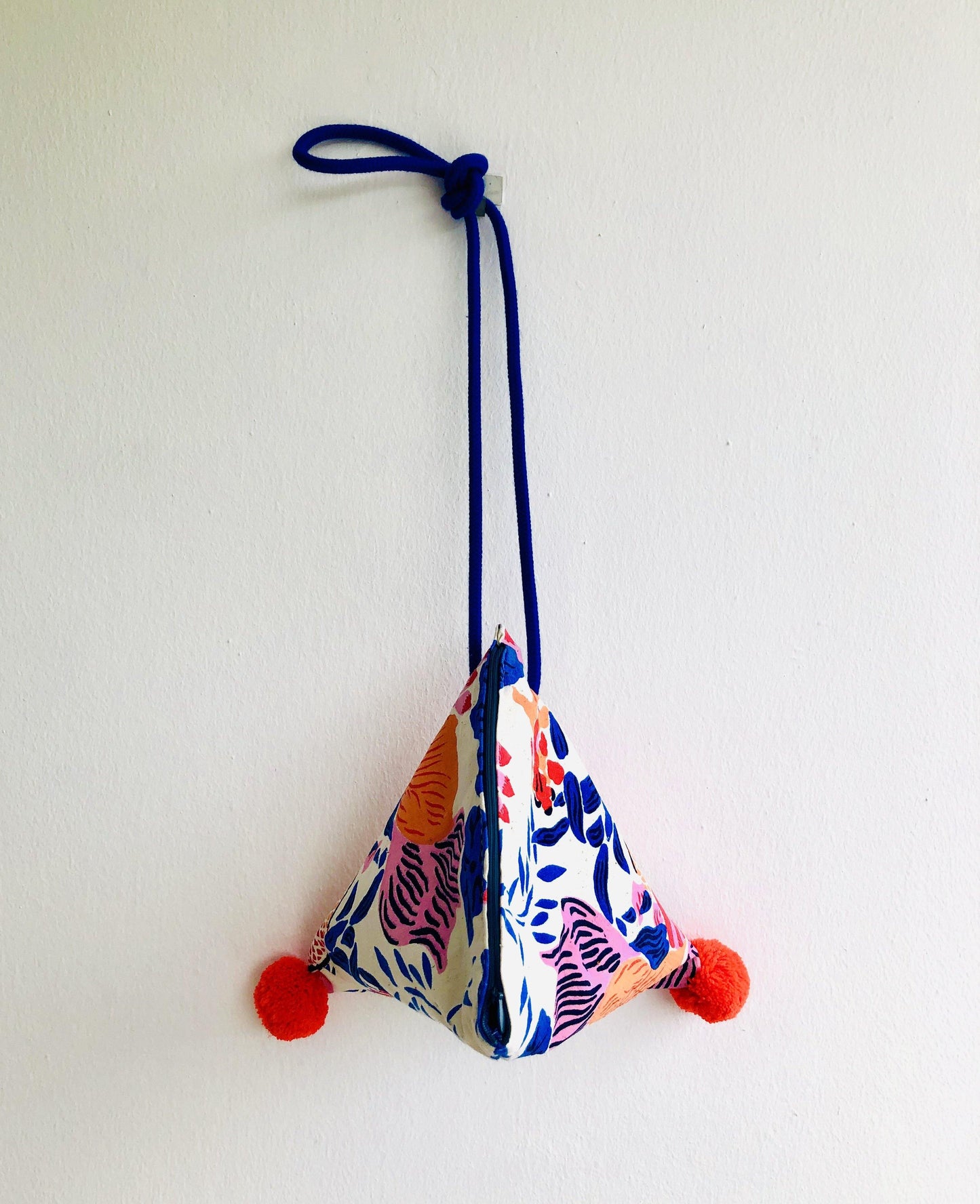 Cute triangle small bag , colorful pom pom baG , origami fabric bag | Ultramarine garden in Shanghai with red pom poms - Jiakuma