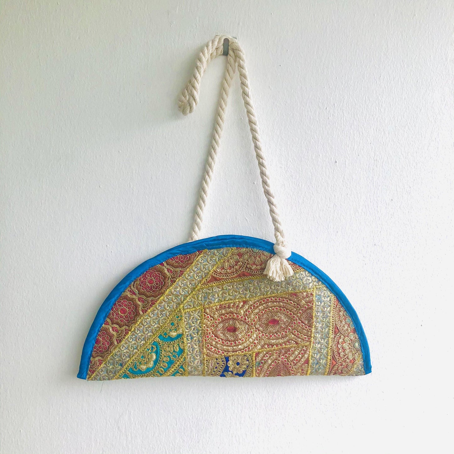 Original semicircle shoulder bag , ooak beautiful Indian fabric easy to carry bag | Mumbai - Jiakuma