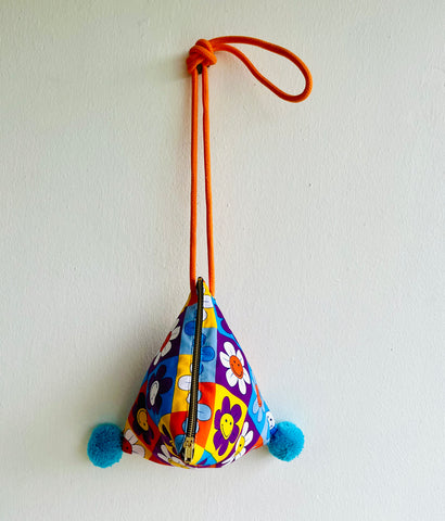 Origami dumpling bag , triangle cross body small bag , pom pom colorful bag , colorful gift idea | Margaritas felices