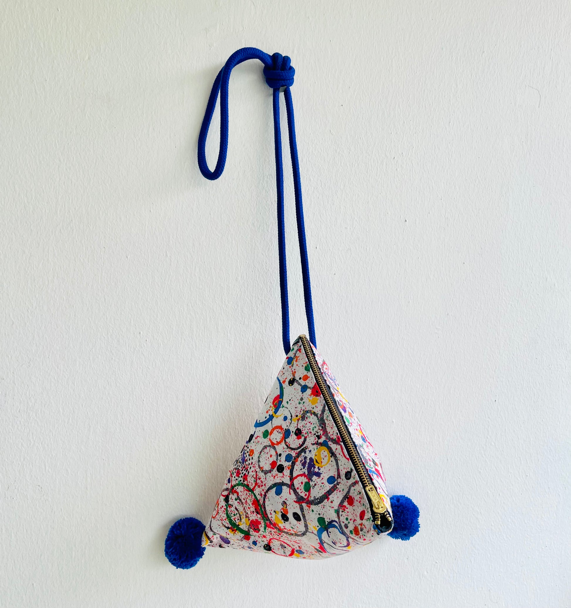 Origami dumpling bag , colorful triangle bag , pom pom fabric eco bag , handmade gift idea | El mundo de Miró - Jiakuma