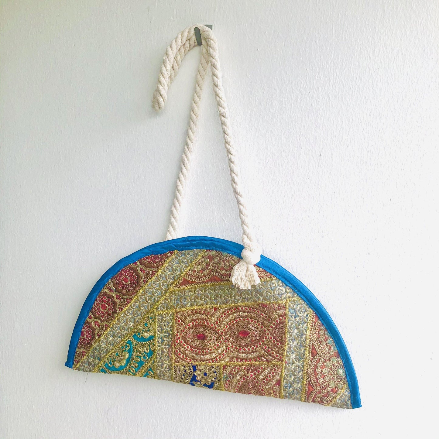 Original semicircle shoulder bag , ooak beautiful Indian fabric easy to carry bag | Mumbai - Jiakuma