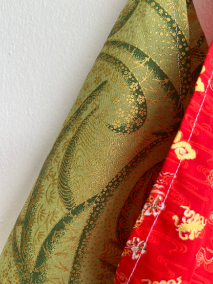 Bento bag | Red dragons flying over green fields with golden sparkles - Jiakuma