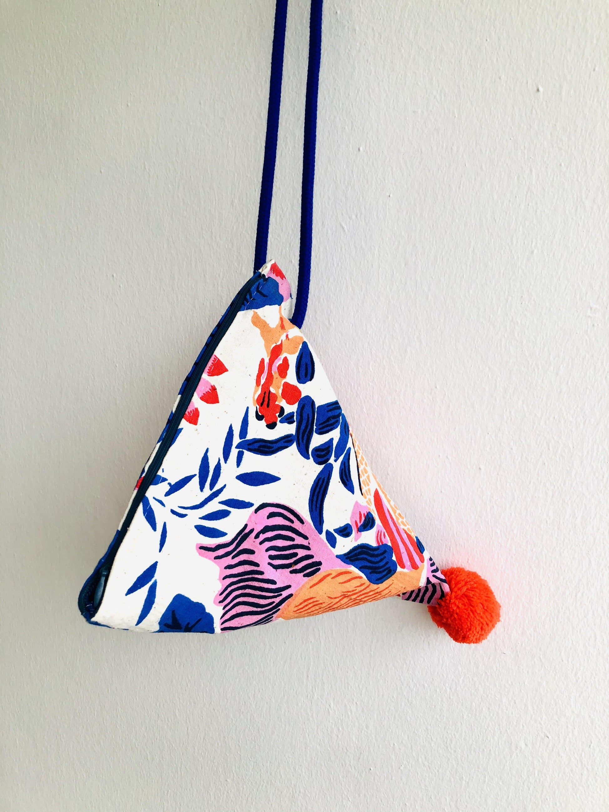 Cute triangle small bag , colorful pom pom baG , origami fabric bag | Ultramarine garden in Shanghai with red pom poms - Jiakuma