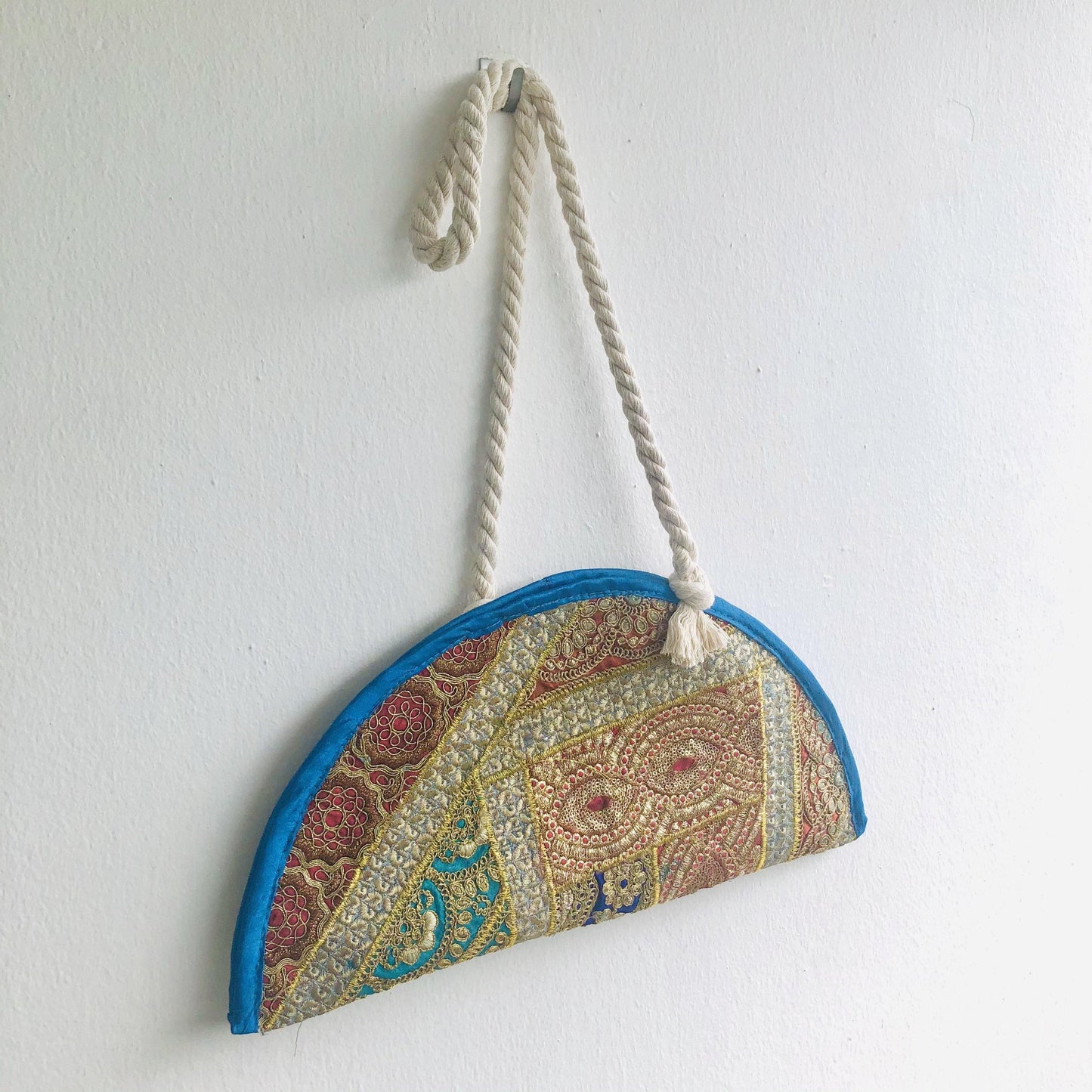 Original semicircle shoulder bag , ooak beautiful Indian fabric easy to carry bag | Mumbai - Jiakuma