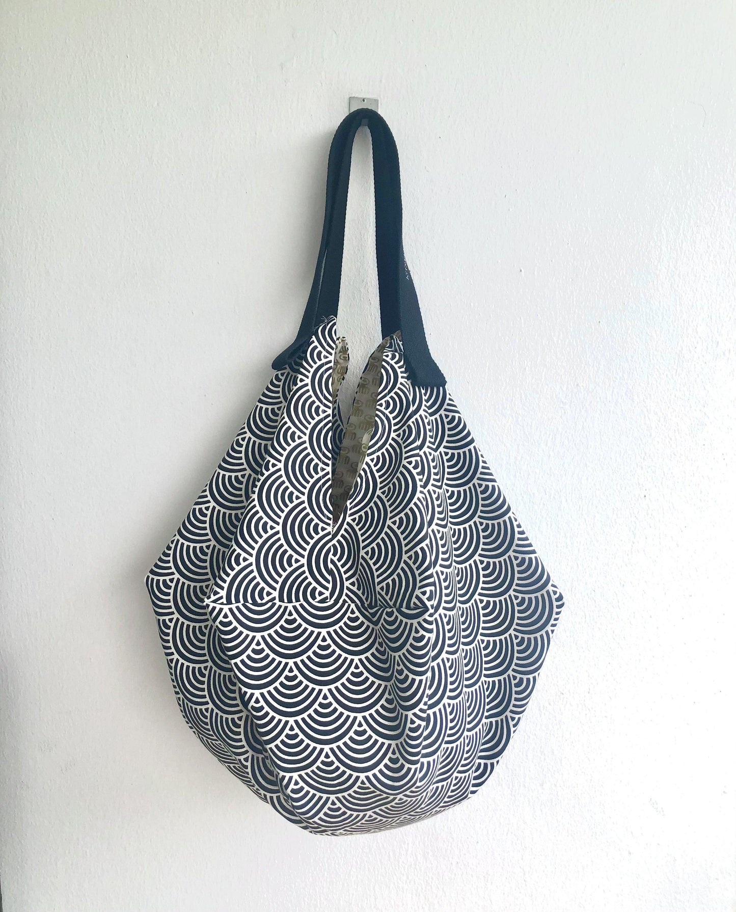 Japanese inspired bag , Japanese wave print fabric handmade sac bag , reversible eco bag | Waves & Gold - Jiakuma