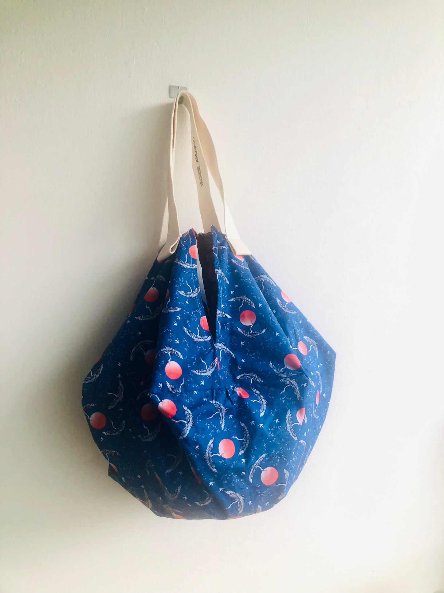 Bolso origami, bolso reversible de tela, bolso bandolera, bolso de inspiración japonesa | Grullas volando hacia un atardecer rojo y dorado