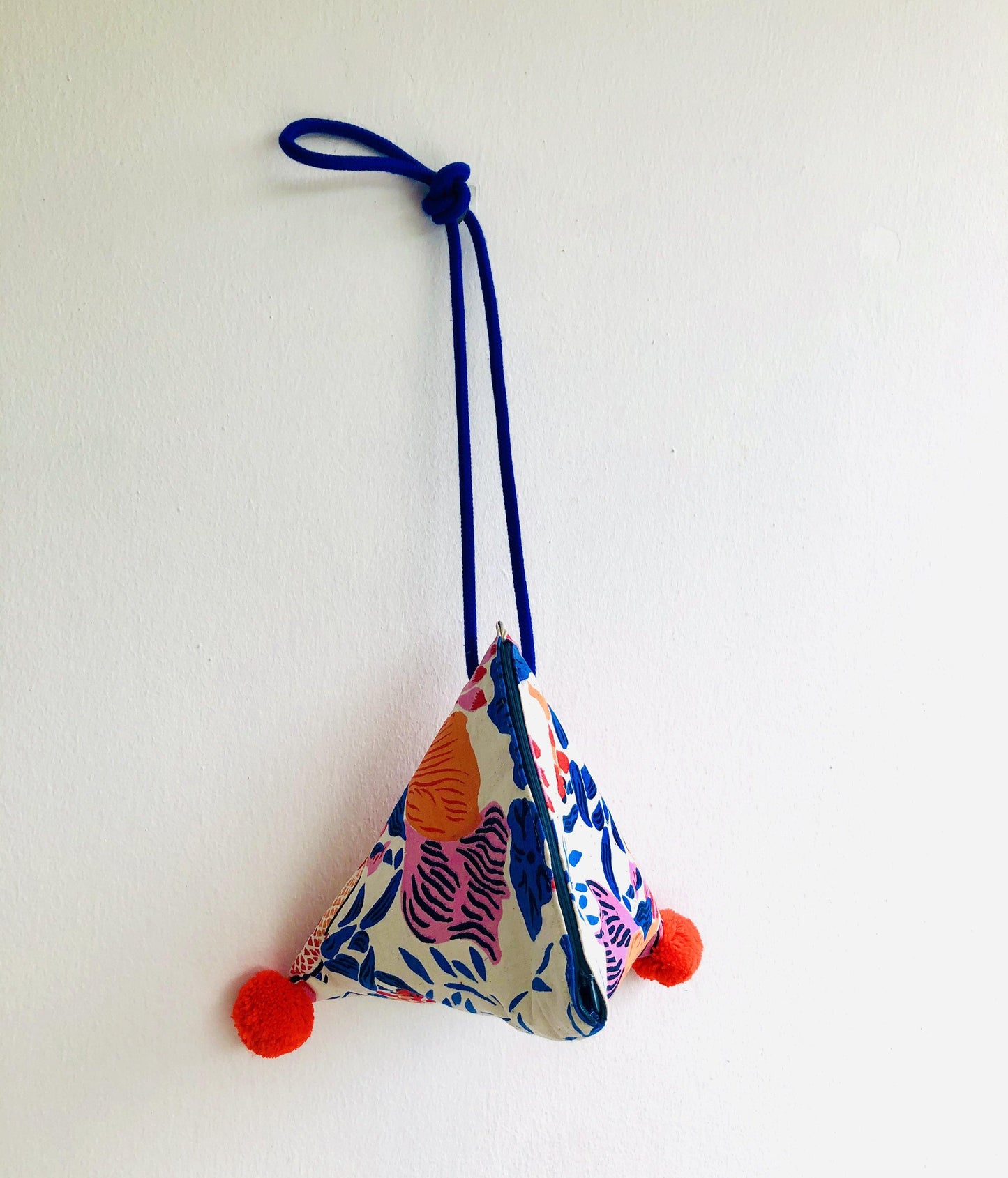 Cute triangle small bag , colorful pom pom baG , origami fabric bag | Ultramarine garden in Shanghai with red pom poms - Jiakuma