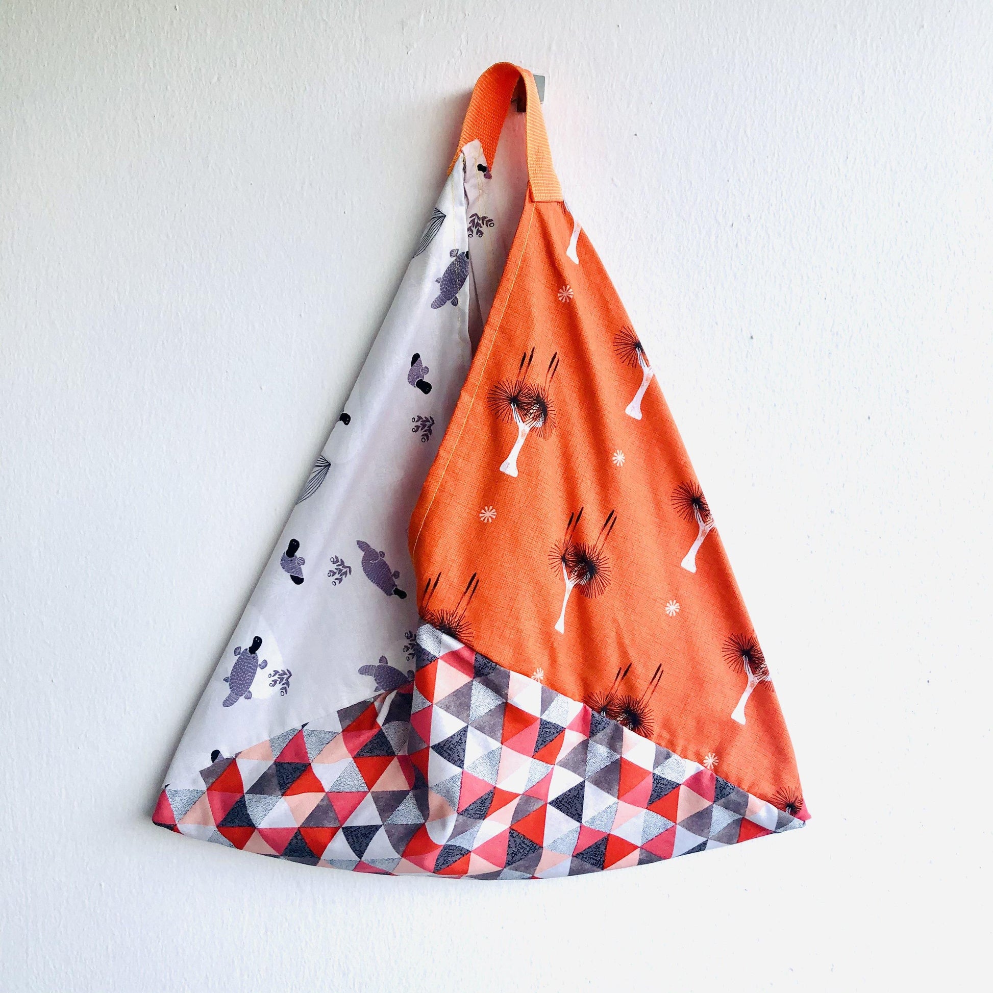 Shoulder bento bag , origami triangle bag , tote fabric bag | Platypus Tasmania - Jiakuma