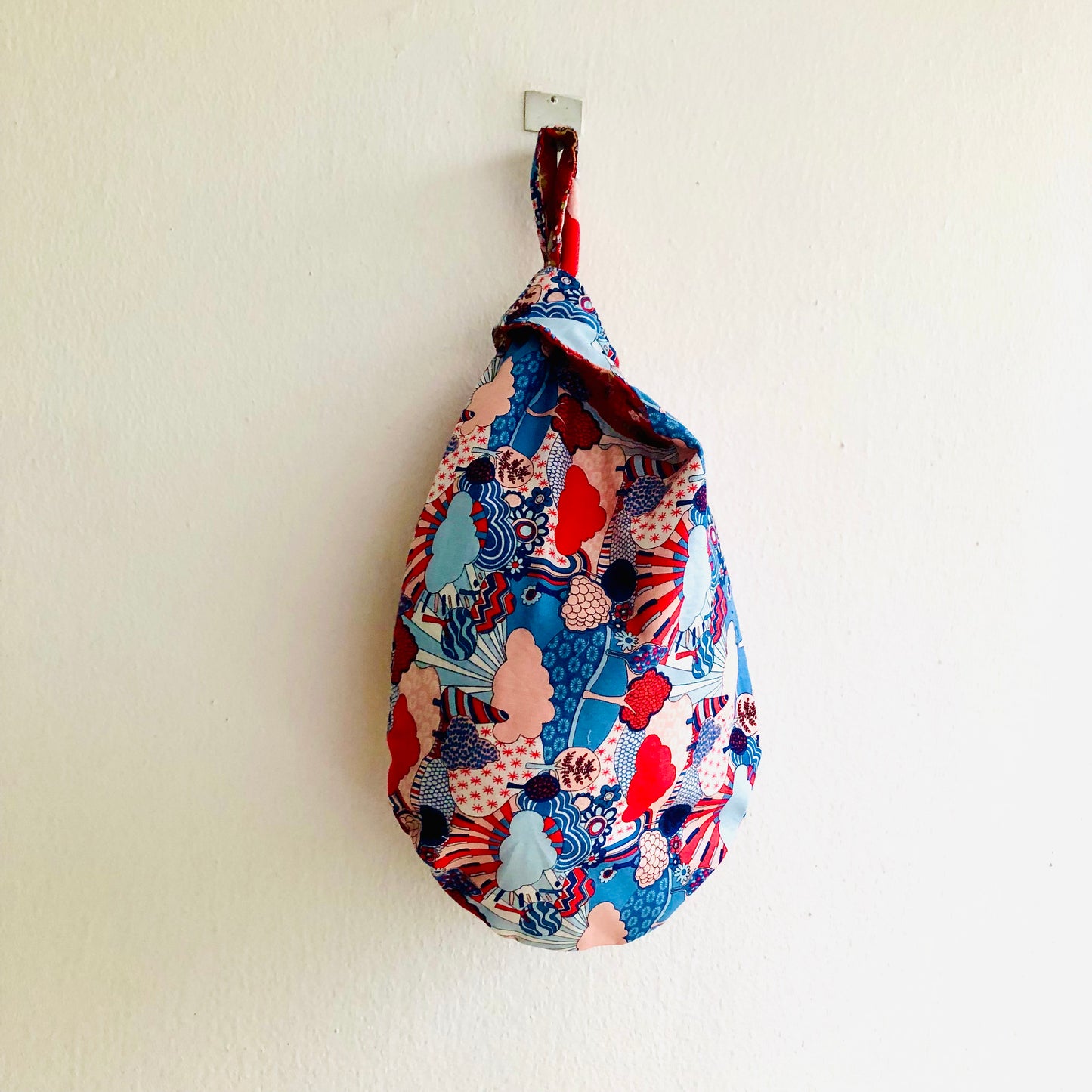 Bolso pequeño y bonito de inspiración japonesa, bolso de tela reversible con nudo, bolso de muñeca origami | Carnaby wonderland