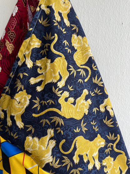 Bento bag | Golden dragons flying over the Japanese weaves on their way to Africa - Jiakuma