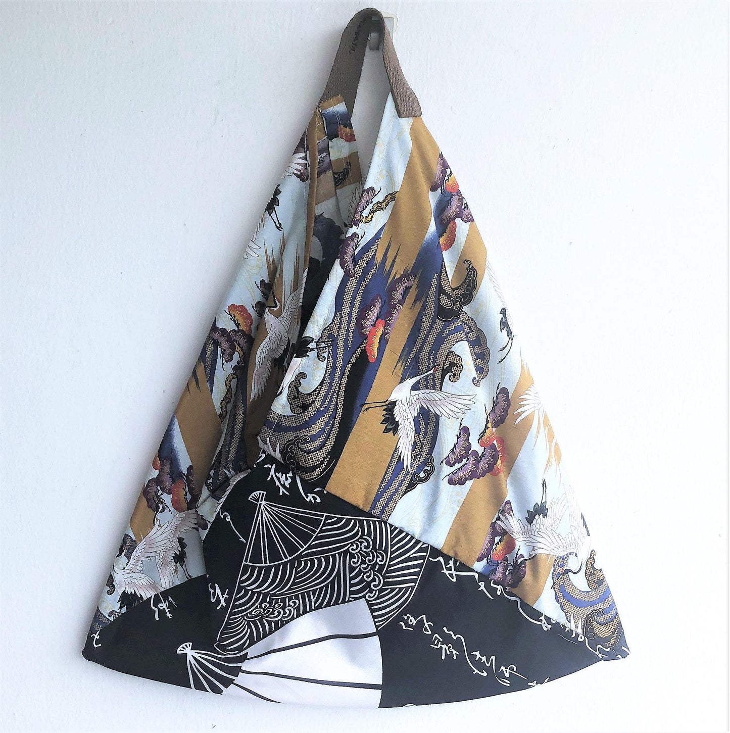 Origami Japanese fabric bag, bento tote bag , foldable triangle bag | Cranes & calligraphy - Jiakuma