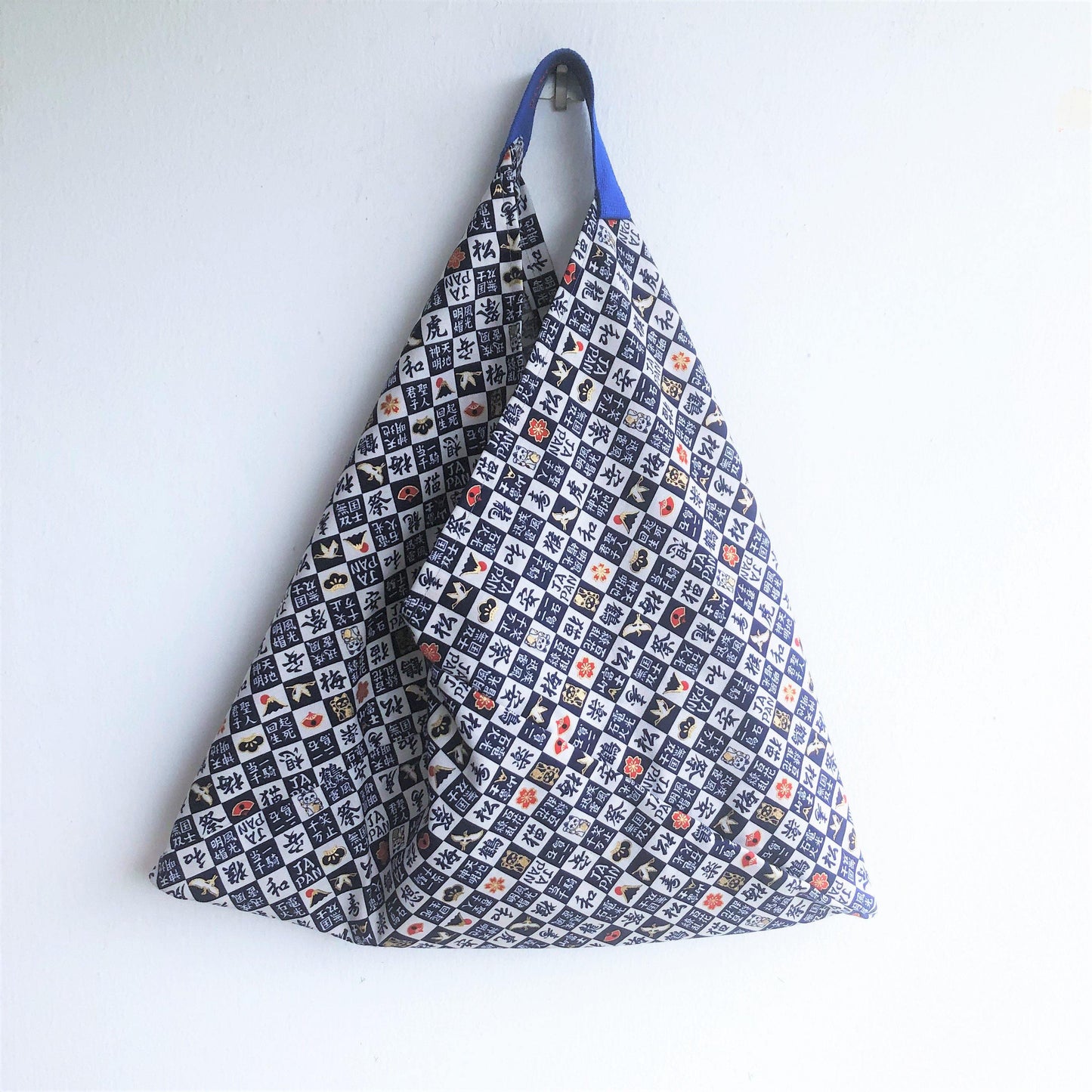 Origami bento bag, ooak triangle tote bag, Japanese fabric bento bag, shoulder tote bag | Japan & Gold details - Jiakuma