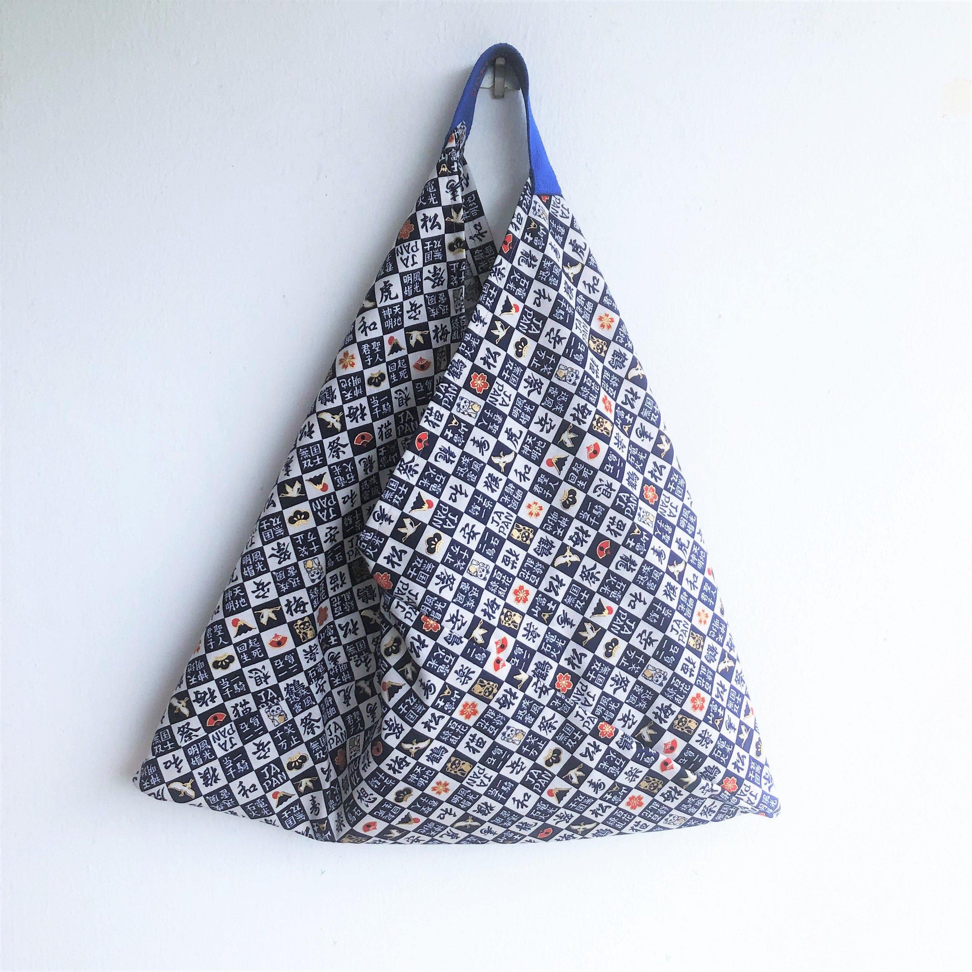 Origami bento bag, ooak triangle tote bag, Japanese fabric bento bag, shoulder tote bag | Japan & Gold details - Jiakuma