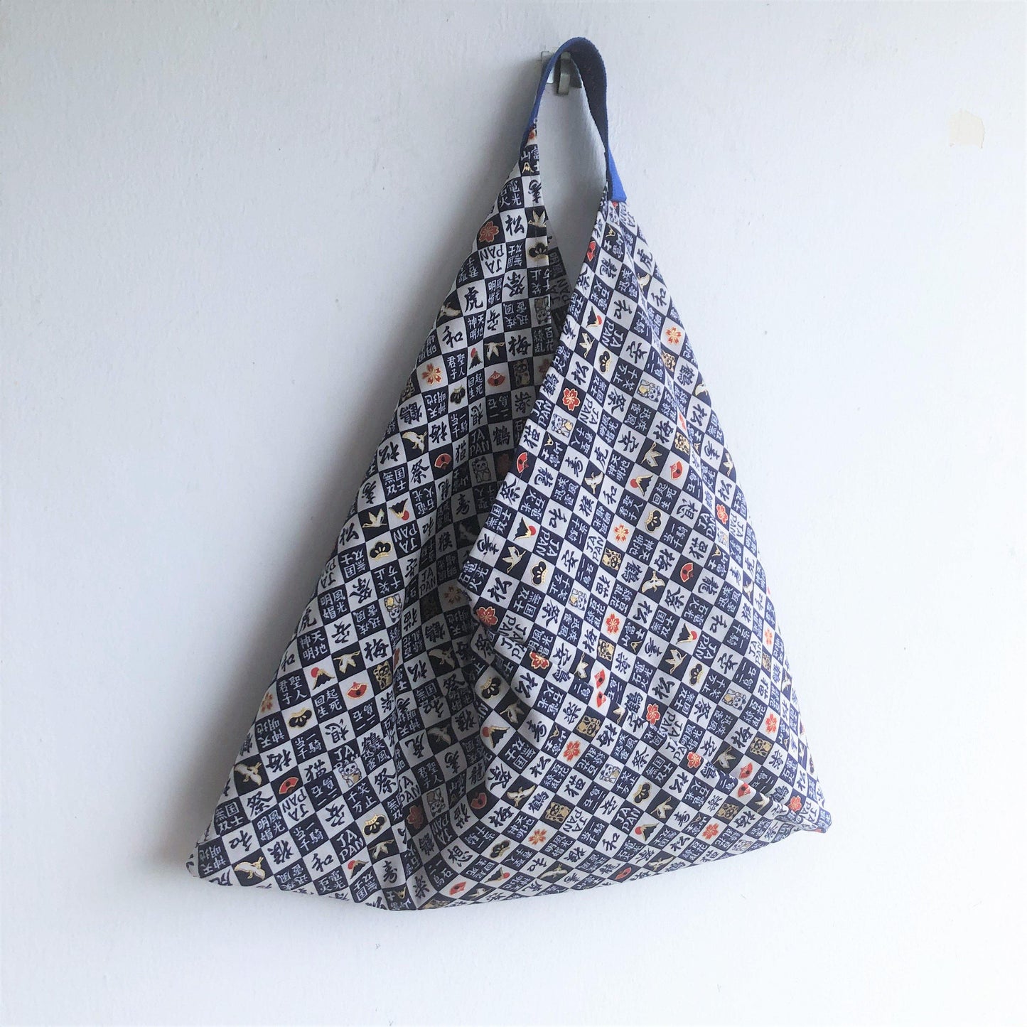 Origami bento bag, ooak triangle tote bag, Japanese fabric bento bag, shoulder tote bag | Japan & Gold details - Jiakuma