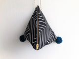 Geometric minimalism triangle lines shoulder bag | Lineas infinitas - Jiakuma